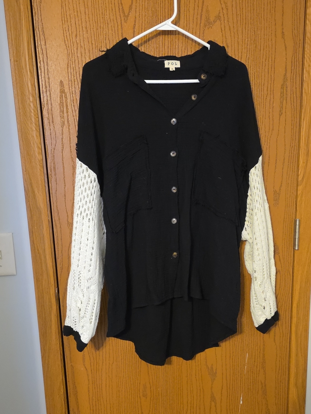 POL Black Button-Front Top with Cream Knit Sleeves Ptp 25, High Low Front L 26